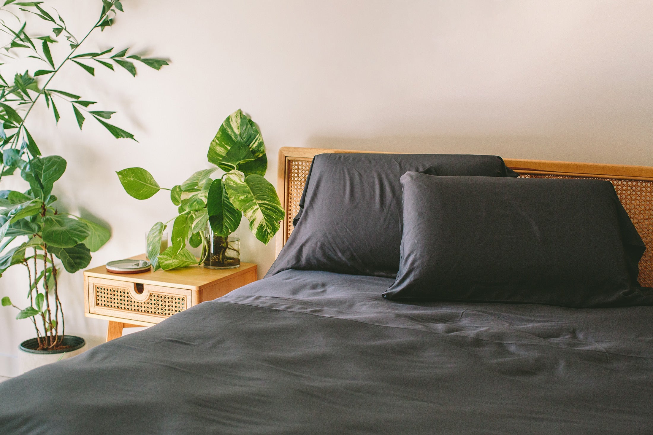 bamboo-sheet-set-pillowcases-sustainable-bedding-nest-beddingr-twin-slate Bamboo Sheet Set + Pillowcases - Image 1